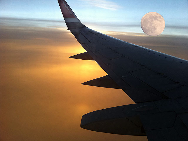 solnedgång med måne