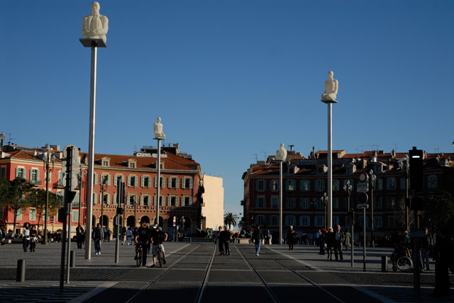 vita gubbar, statyer, Nice